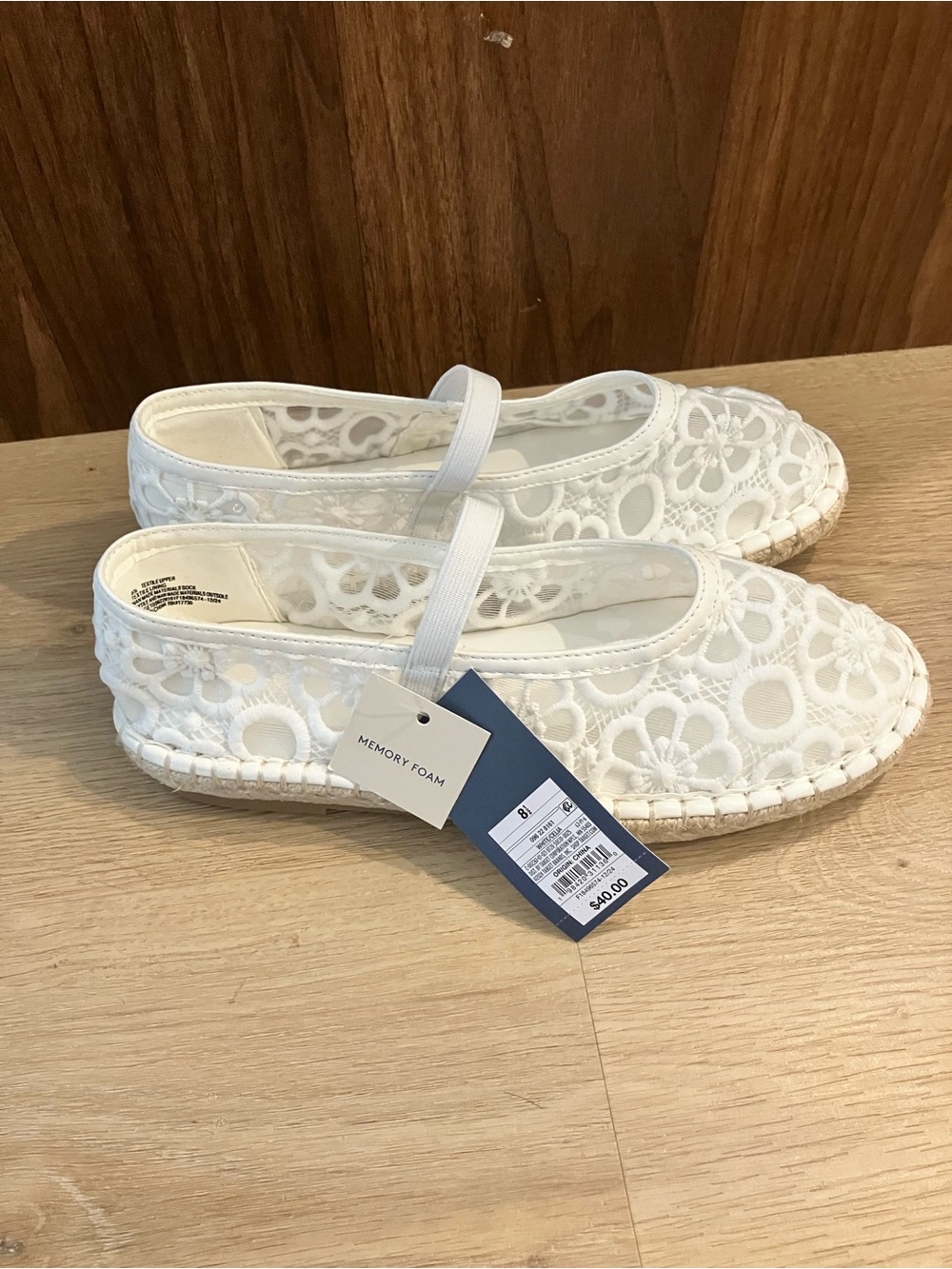 Universal Threads Celia White Lace Mary Jane Flats with Memory Foam